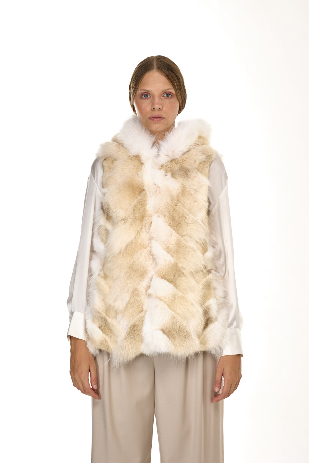 Urban short Parka in Water Repellent Blend with Coyote Fur Vest – White