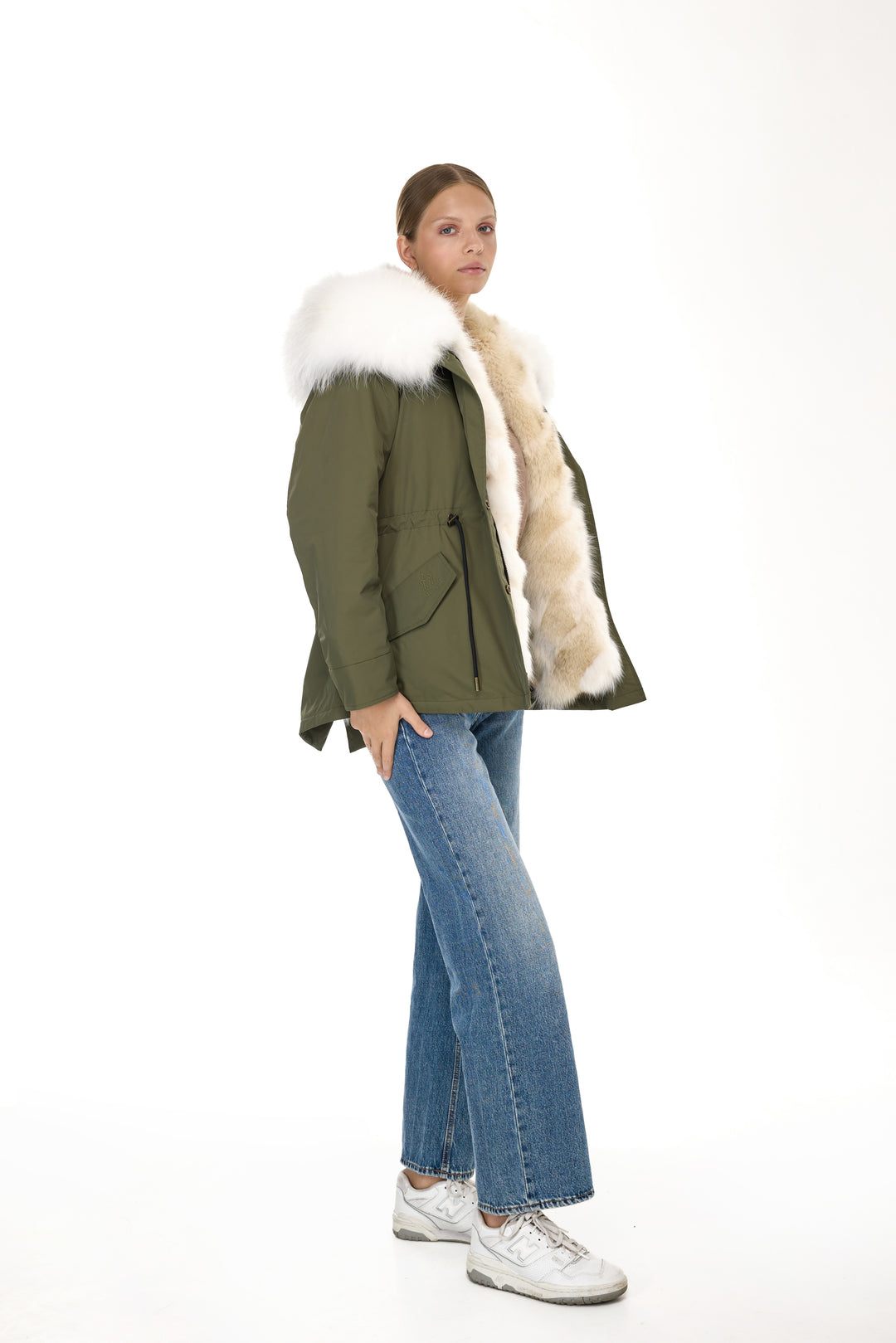 Urban short Parka in Water Repellent Blend with Coyote Fur Vest – White