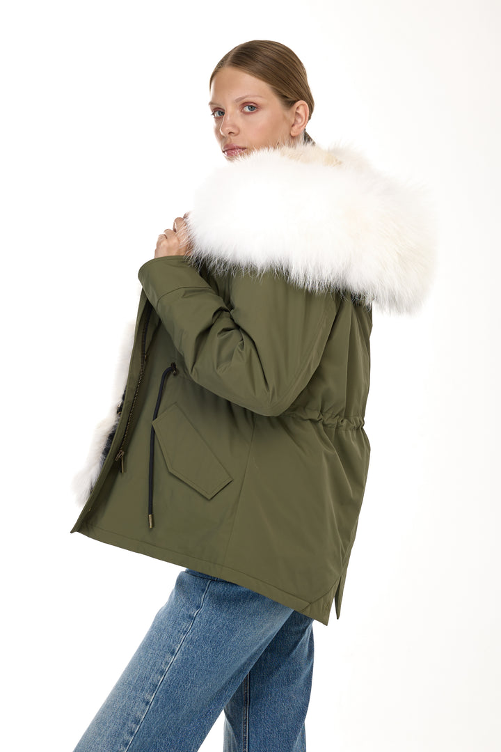 Urban short Parka in Water Repellent Blend with Coyote Fur Vest – White
