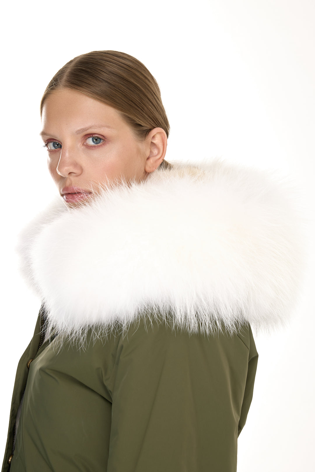 Urban short Parka in Water Repellent Blend with Coyote Fur Vest – White