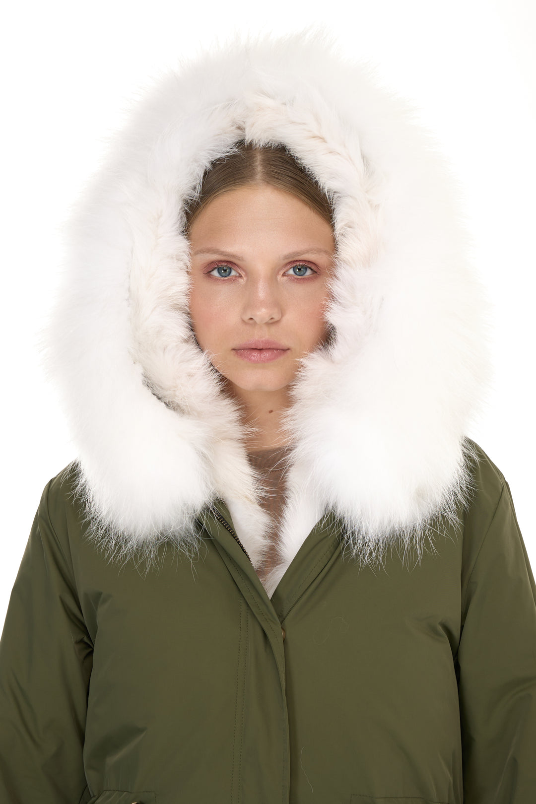 Urban short Parka in Water Repellent Blend with Coyote Fur Vest – White