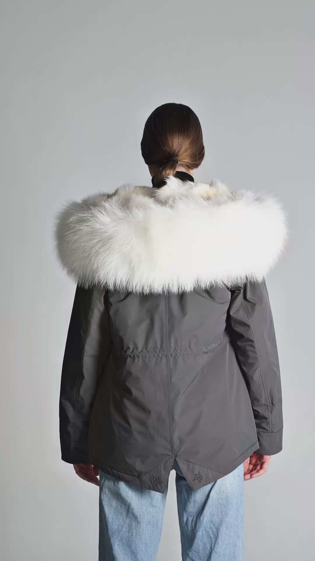Urban Short Parka With Canadian Coyote Fur – White