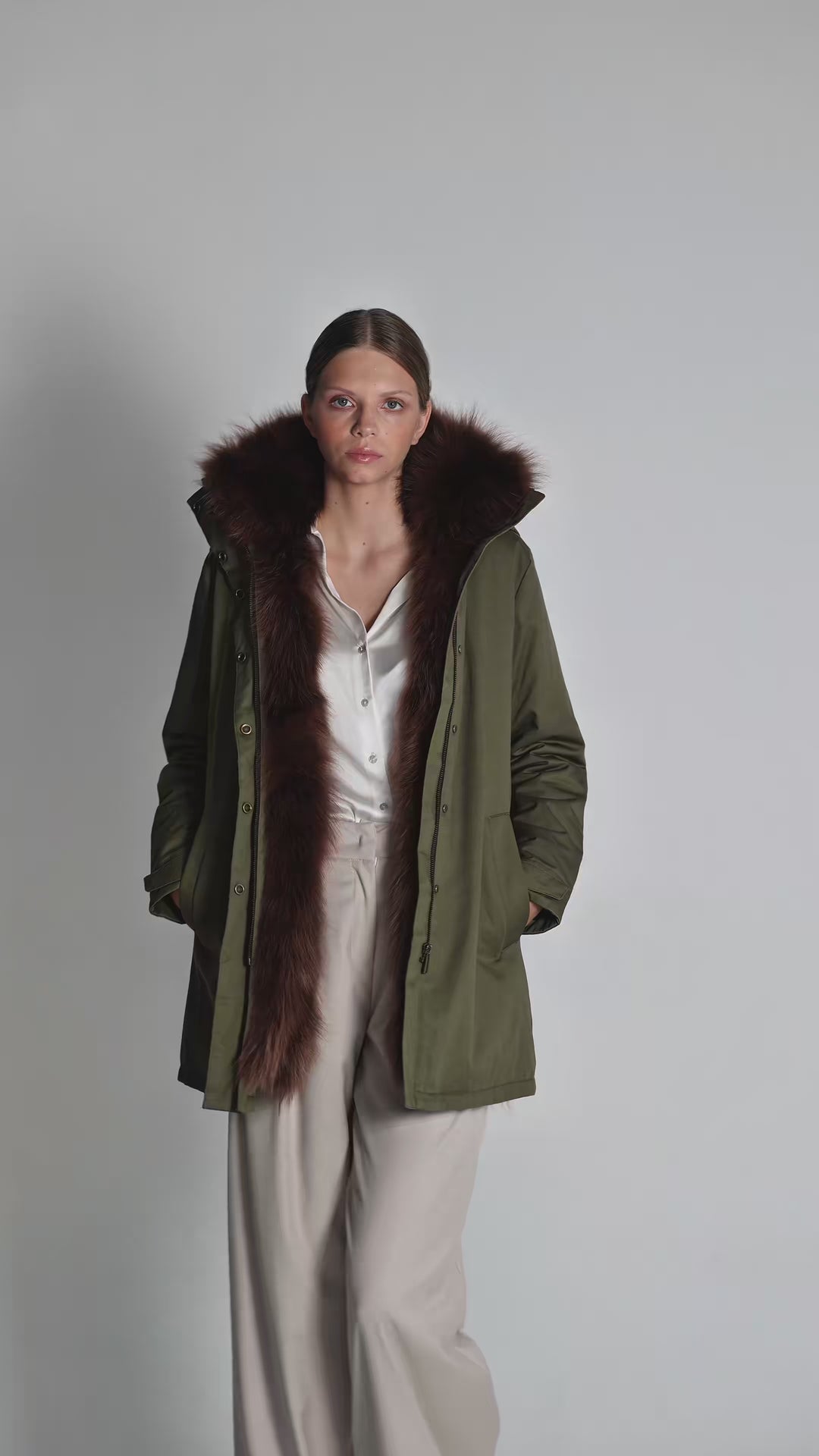 ELEGANT SHORT PARKA WITH BROWN FINLAND RACCOON